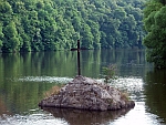 Brněnská přehrada - kříž u lávky