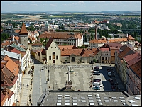 Masarykovo náměstí, vlevo Vlkova věž