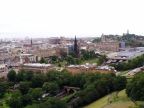 Edinburgh - výhled z hradu k nádraží