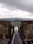 Stirling - u hradeb hradu - v pozadí památník Williama Wallace